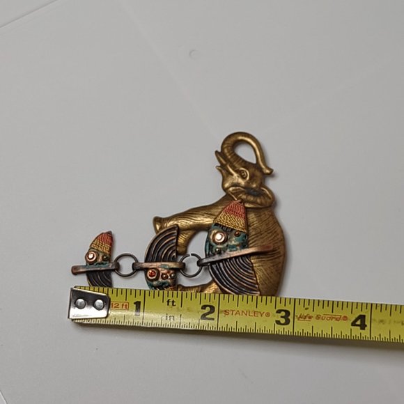 Very Cool Decorative Metal Lucky Elephant Dangle Brooch - Picture 10 of 12